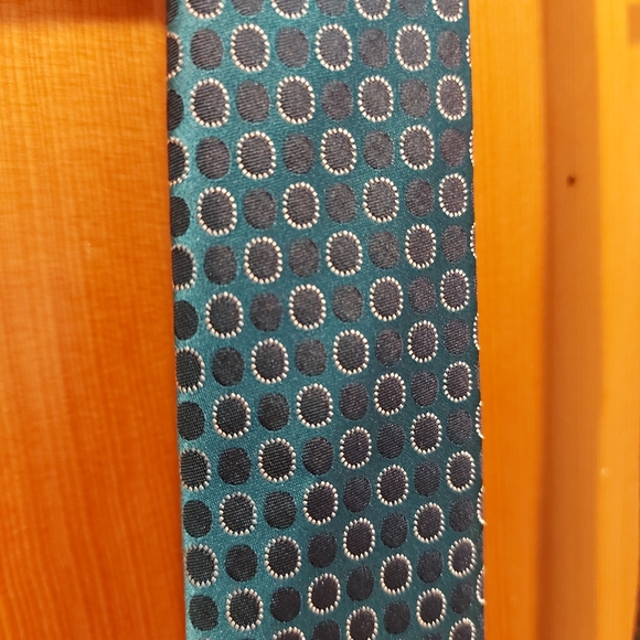Banana Republic men's 100% silk tie - Picture 3 of 6